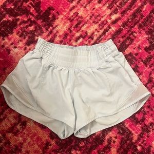 super cute lululemon hotty hot 2.5 inch shorts